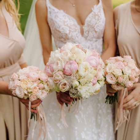 bride-holding-wedding-bouquet